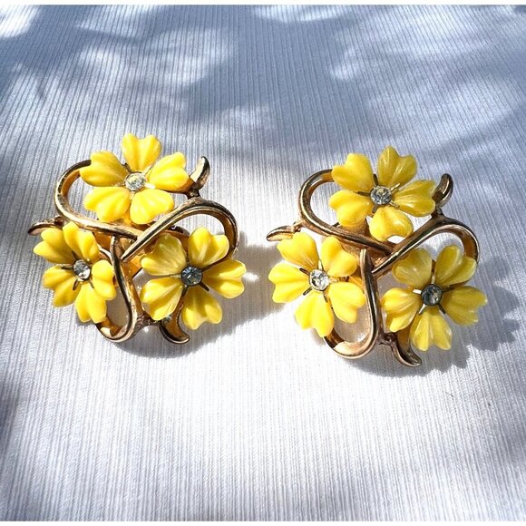 Trifari Jewelry - Trifari Yellow Floral Clip-On Earrings With Rhinestones Vintage 1950s
